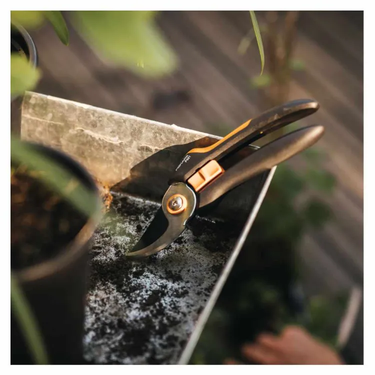 Sekator nożycowy Fiskars Solid P321 do świeżych gałęzi 20mm stalowe ostrze SoftGrip