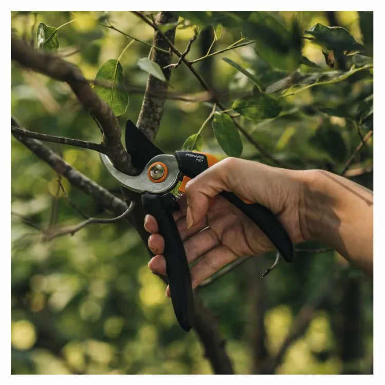 Sekator nożycowy Fiskars Solid P321 do świeżych gałęzi 20mm stalowe ostrze SoftGrip