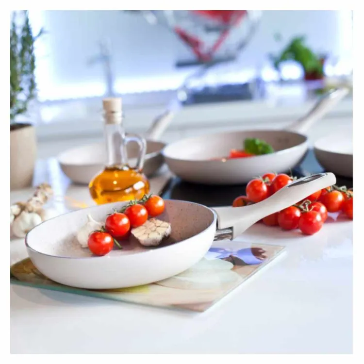 Patelnia mini 14cm aluminiowa z powłoką nieprzywieralną PTFE beżowa GRANITA